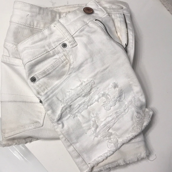 White denim shorts - Picture 1 of 4